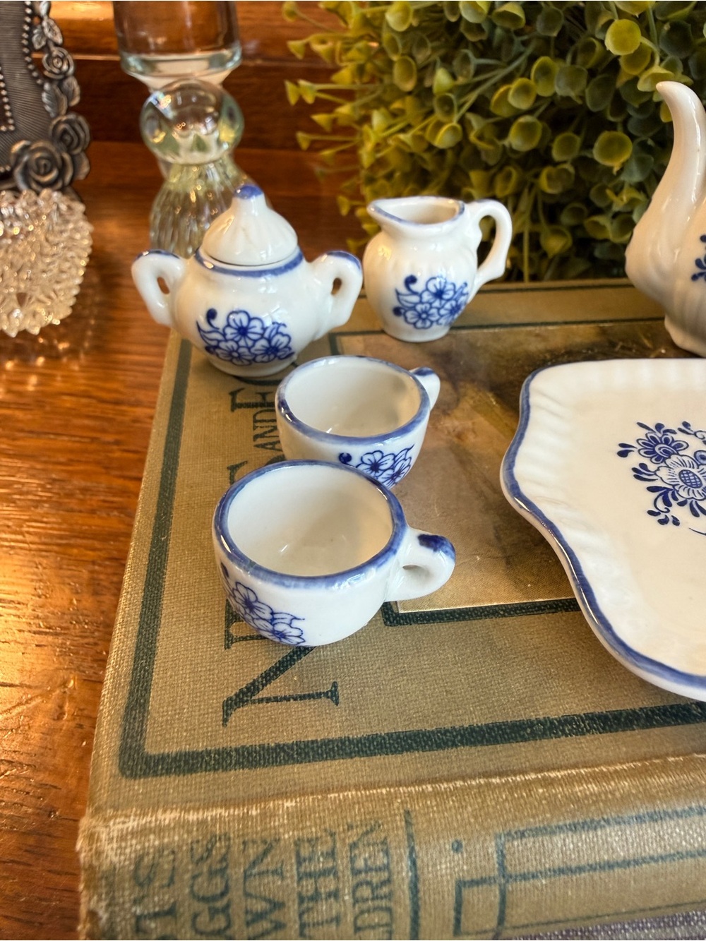 Vintage miniature White and Blue Porcelain Tea Set - Classic Floral Design - Picture 12 of 17